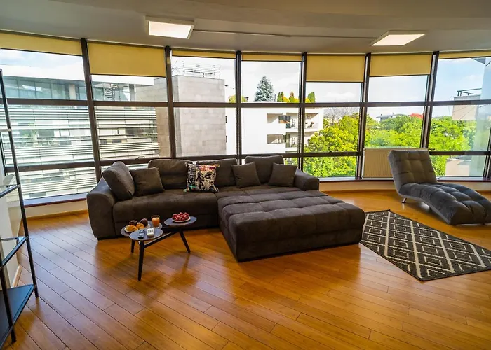 Sunny & Spacious Place With Breathtaking View