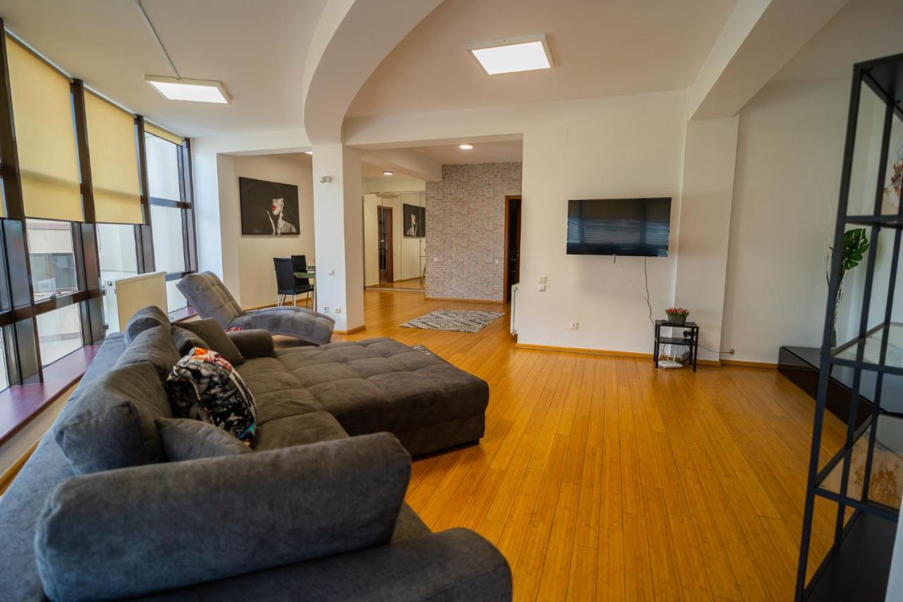 Sunny & Spacious Place With Breathtaking View Apartament