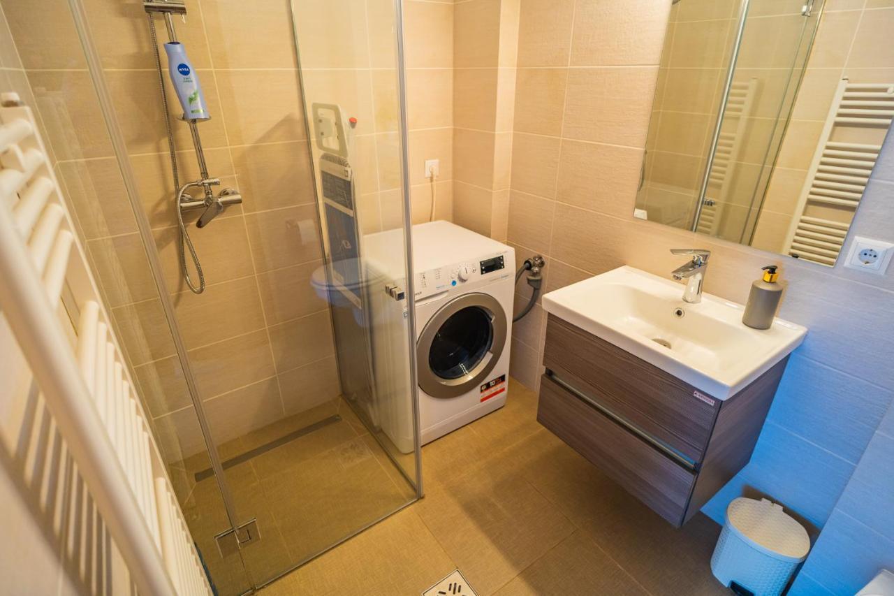 Sunny & Spacious Place With Breathtaking View * Bucureşti
