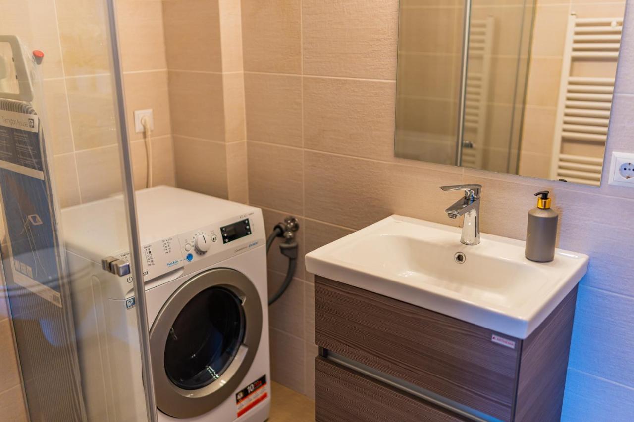 Apartament Sunny & Spacious Place With Breathtaking View Bucureşti