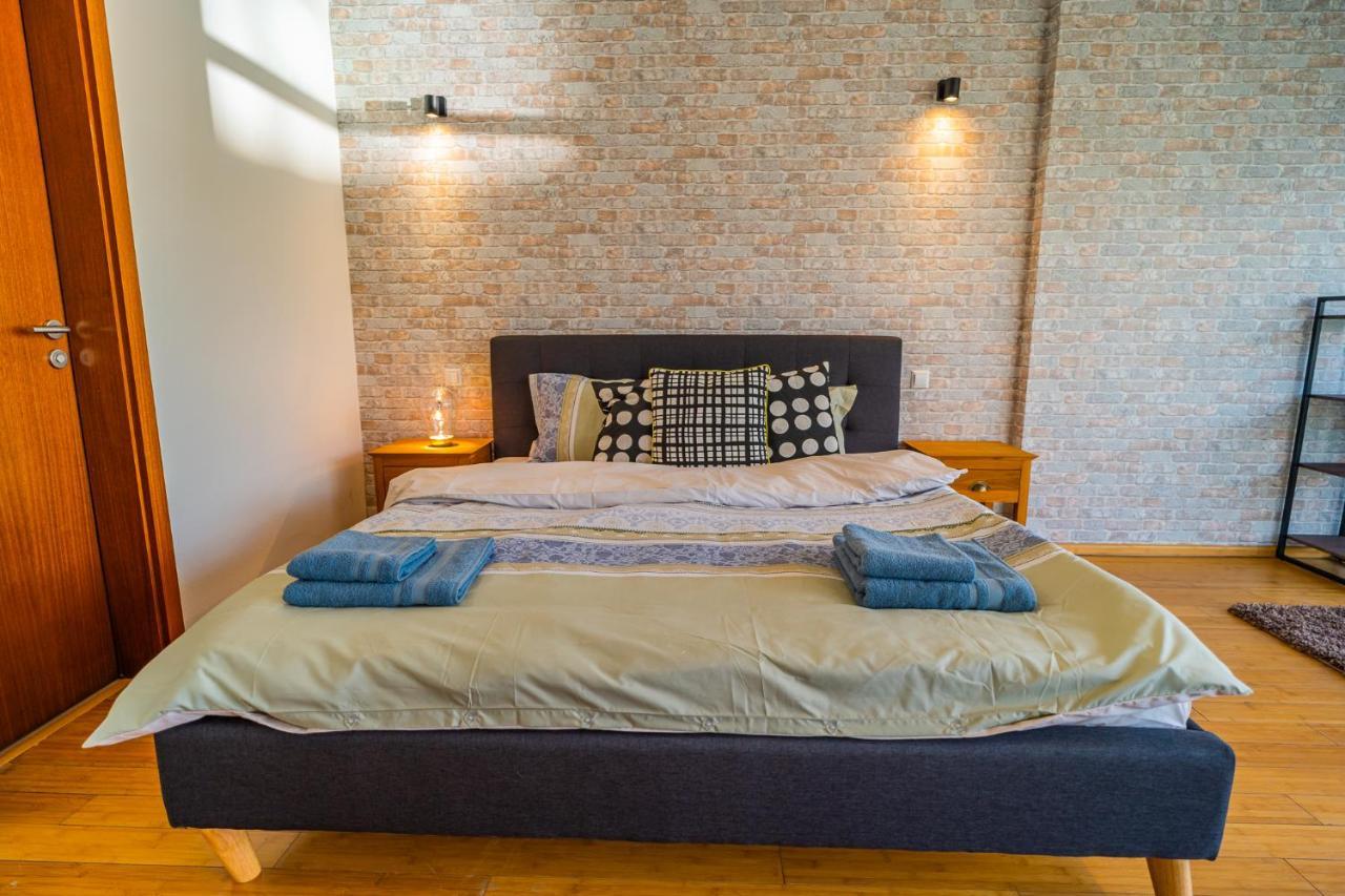 Sunny & Spacious Place With Breathtaking View * Bucureşti