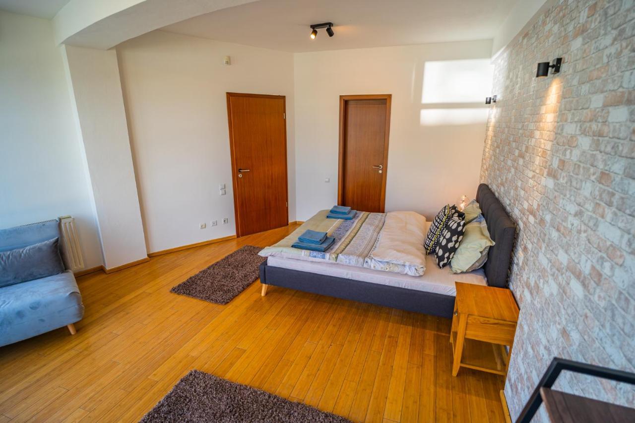 Sunny & Spacious Place With Breathtaking View Apartament