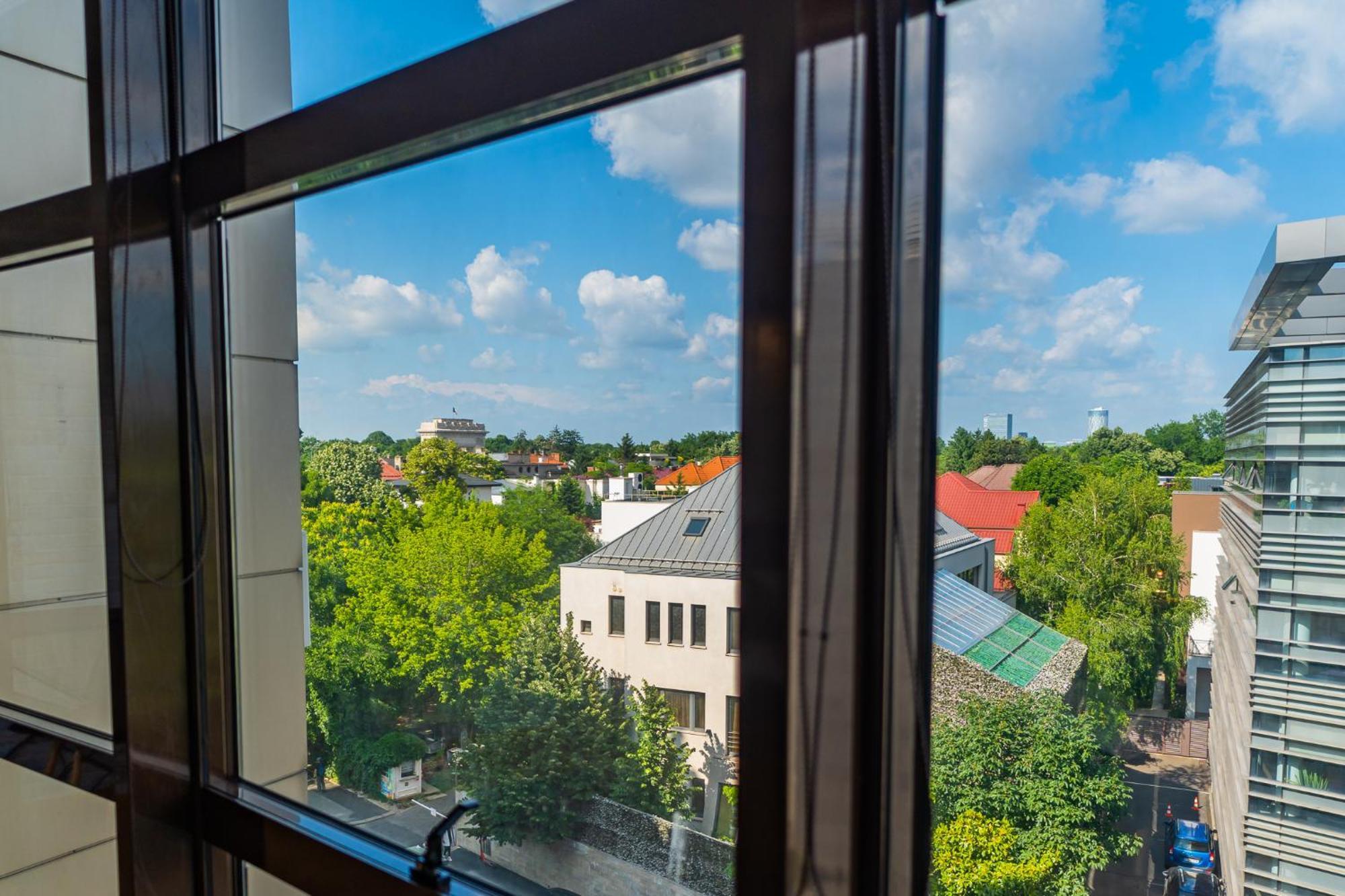Apartament Sunny & Spacious Place With Breathtaking View Bucureşti